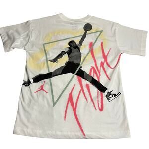 Large Youth Air Jordan graphic tee NWT